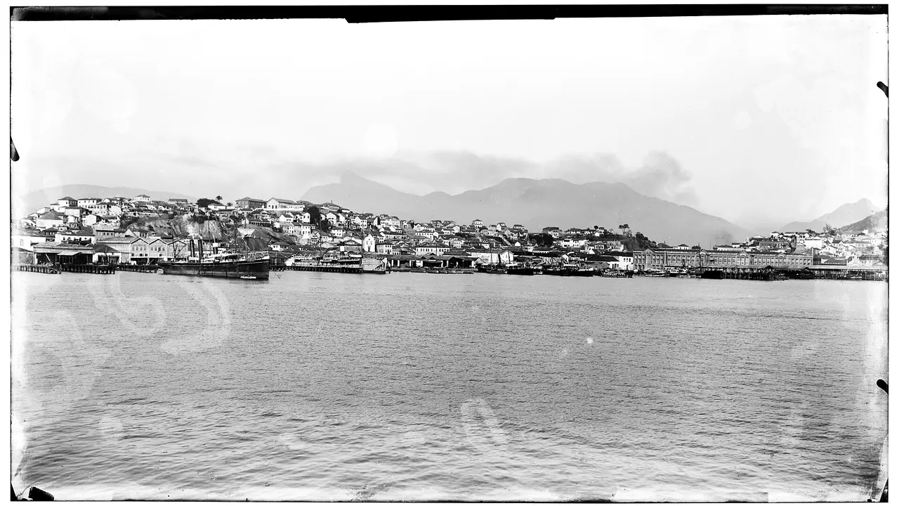 Fotografia antiga da zona portuária do Rio de Janeiro